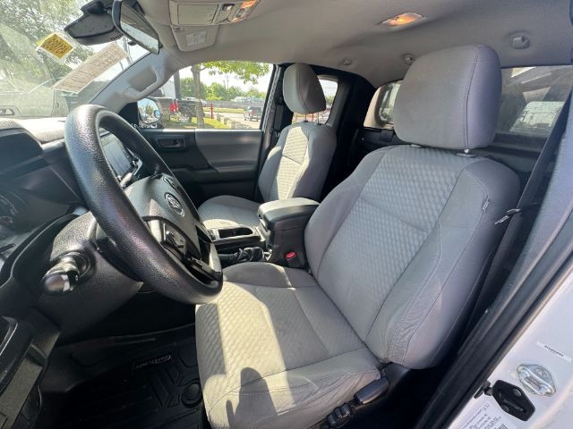 Toyota Tacoma 2WD Vehicle Full-screen Gallery Image 06