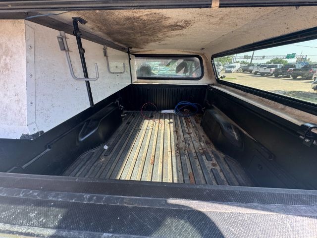 Toyota Tacoma 2WD Vehicle Full-screen Gallery Image 08