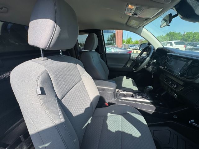 Toyota Tacoma 2WD Vehicle Full-screen Gallery Image 10