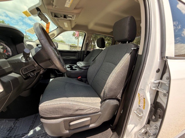 Ram 1500 Classic Vehicle Full-screen Gallery Image 07