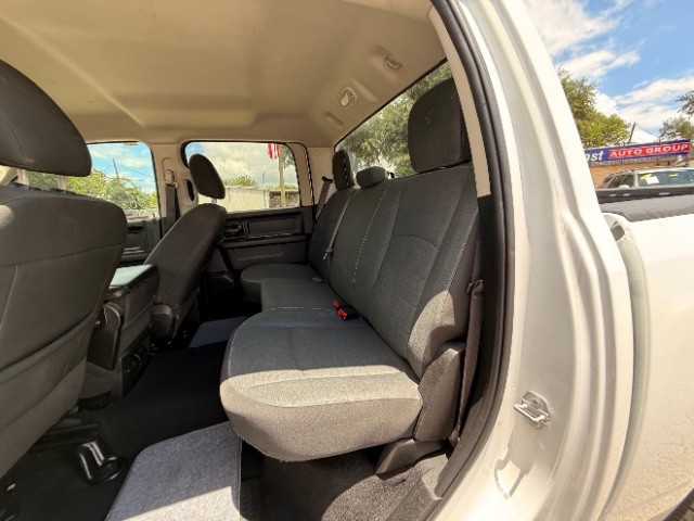 Ram 1500 Classic Vehicle Full-screen Gallery Image 08