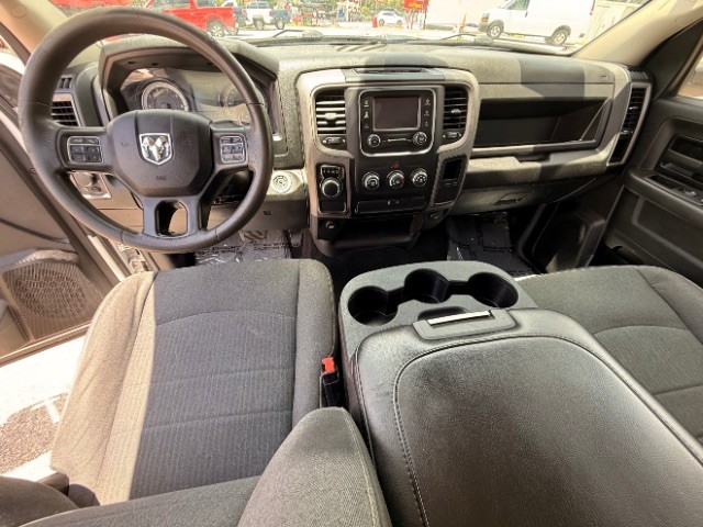 Ram 1500 Classic Vehicle Full-screen Gallery Image 09