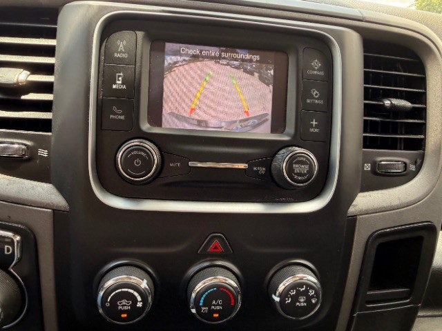 Ram 1500 Classic Vehicle Full-screen Gallery Image 10