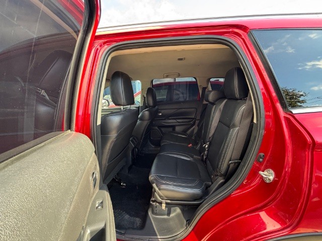 Mitsubishi Outlander Vehicle Full-screen Gallery Image 04