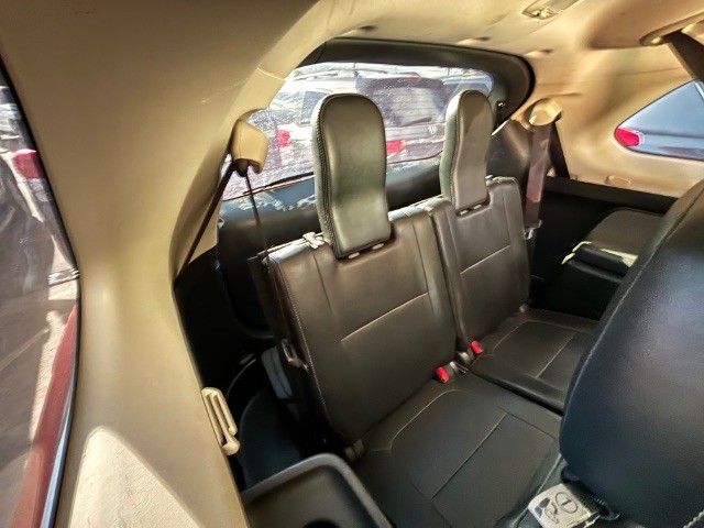 Mitsubishi Outlander Vehicle Full-screen Gallery Image 05