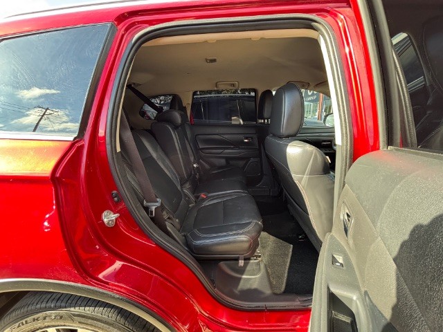 Mitsubishi Outlander Vehicle Full-screen Gallery Image 06