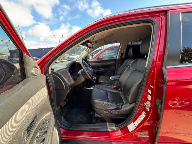 Mitsubishi Outlander Vehicle Full-screen Gallery Image 07