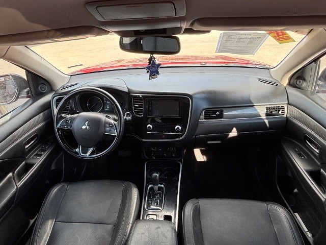 Mitsubishi Outlander Vehicle Full-screen Gallery Image 08