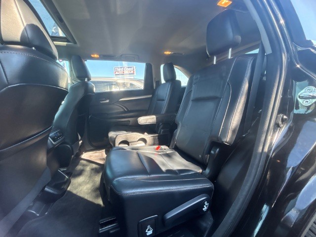 Toyota Highlander Vehicle Full-screen Gallery Image 04