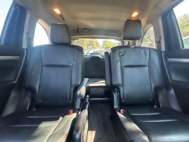 Toyota Highlander Vehicle Full-screen Gallery Image 06