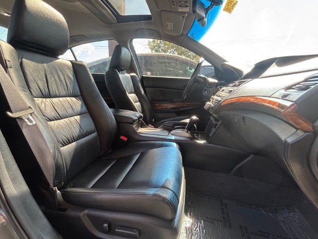 Honda Accord Sedan Vehicle Full-screen Gallery Image 03