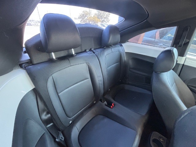 Volkswagen Beetle Vehicle Full-screen Gallery Image 03