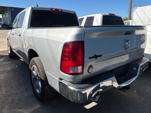 Ram 1500 Classic Vehicle Full-screen Gallery Image 02