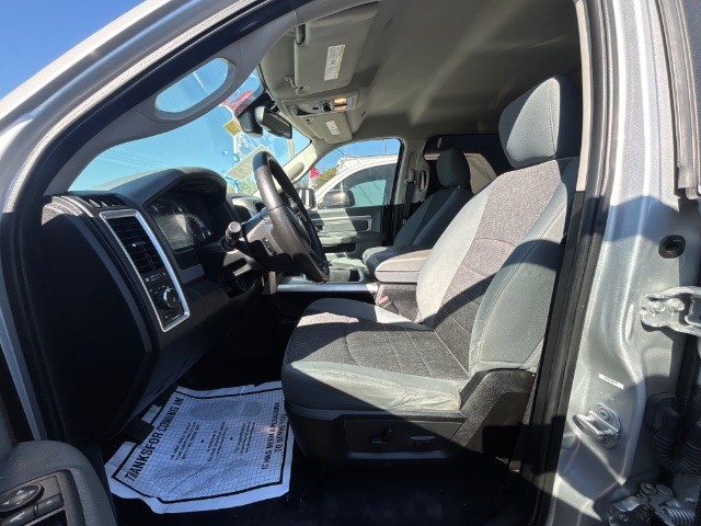 Ram 1500 Classic Vehicle Full-screen Gallery Image 04