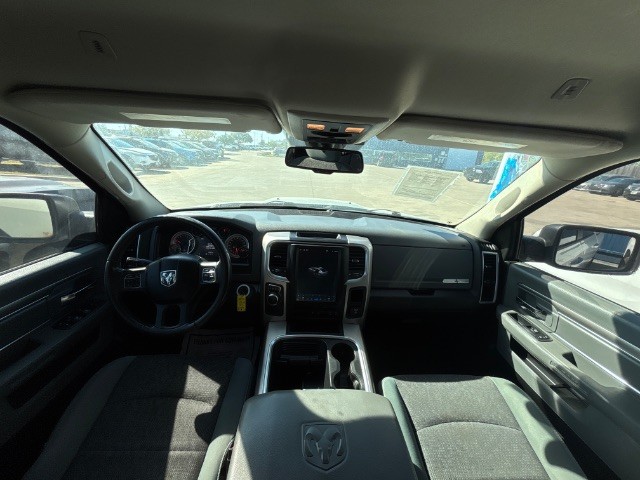 Ram 1500 Classic Vehicle Full-screen Gallery Image 05