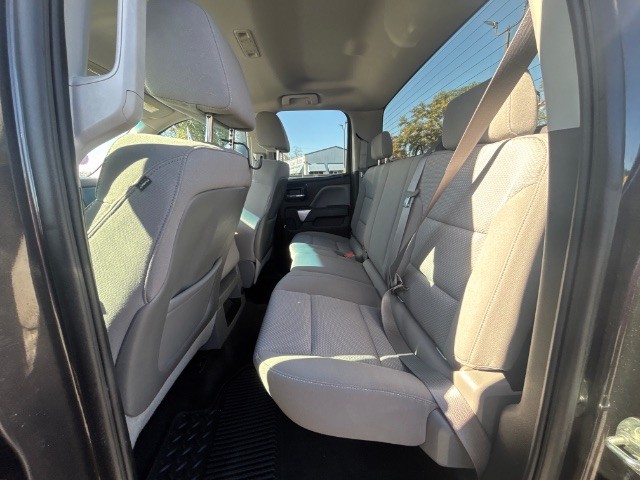 Chevrolet Silverado 1500 Vehicle Full-screen Gallery Image 03