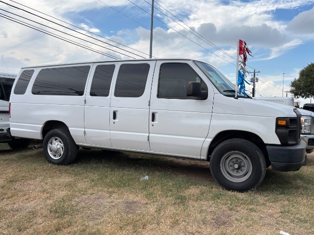 Ford Econoline Wagon Vehicle Full-screen Gallery Image 02