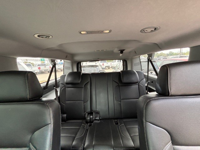 Chevrolet Suburban Vehicle Full-screen Gallery Image 05