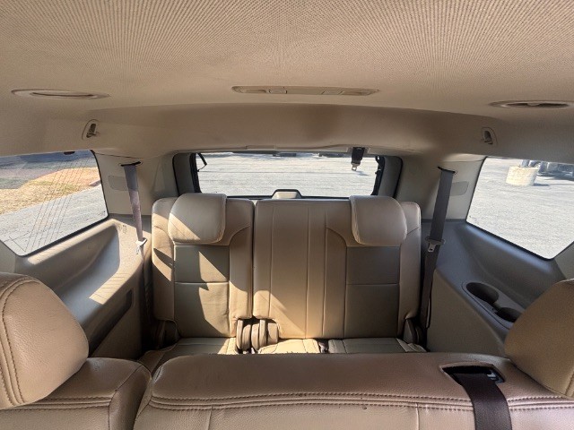 GMC Yukon Vehicle Full-screen Gallery Image 04