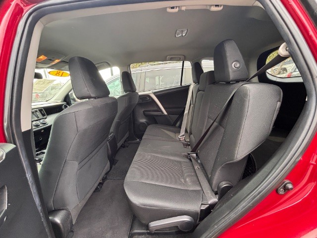 Toyota RAV4 Vehicle Full-screen Gallery Image 03