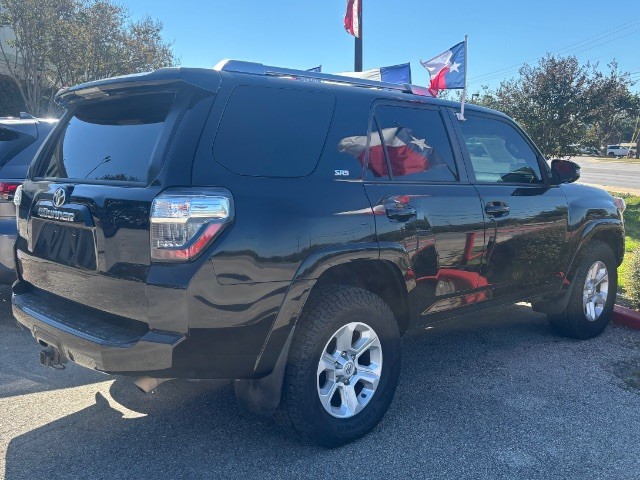 Toyota 4Runner Vehicle Full-screen Gallery Image 02