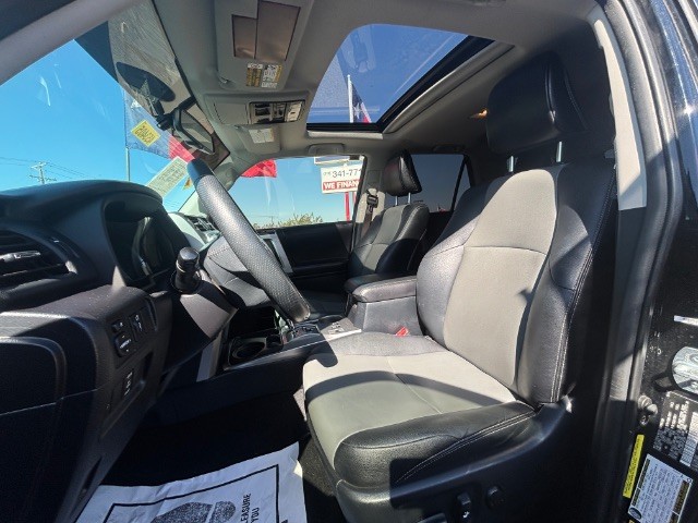 Toyota 4Runner Vehicle Full-screen Gallery Image 05