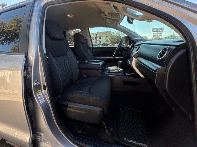 Toyota Tundra 2WD Truck Vehicle Full-screen Gallery Image 05