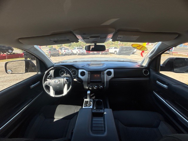 Toyota Tundra 2WD Truck Vehicle Full-screen Gallery Image 06