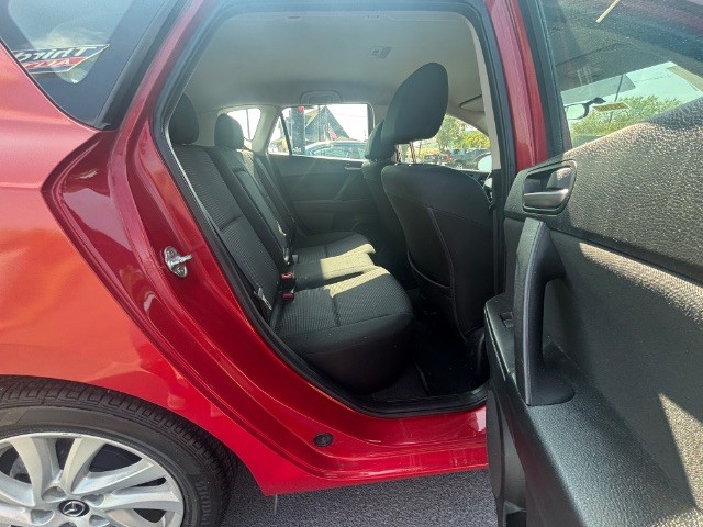 Mazda Mazda3 Hatchback Vehicle Full-screen Gallery Image 03