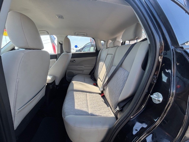 Mitsubishi Outlander Sport Vehicle Full-screen Gallery Image 04