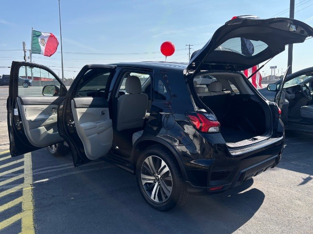 Mitsubishi Outlander Sport Vehicle Full-screen Gallery Image 05