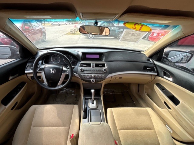 Honda Accord Sedan Vehicle Full-screen Gallery Image 05