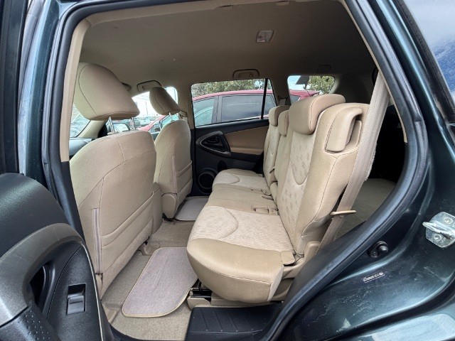 Toyota RAV4 Vehicle Full-screen Gallery Image 03