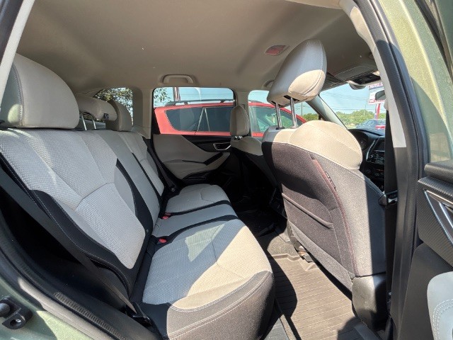 Subaru Forester Vehicle Full-screen Gallery Image 05