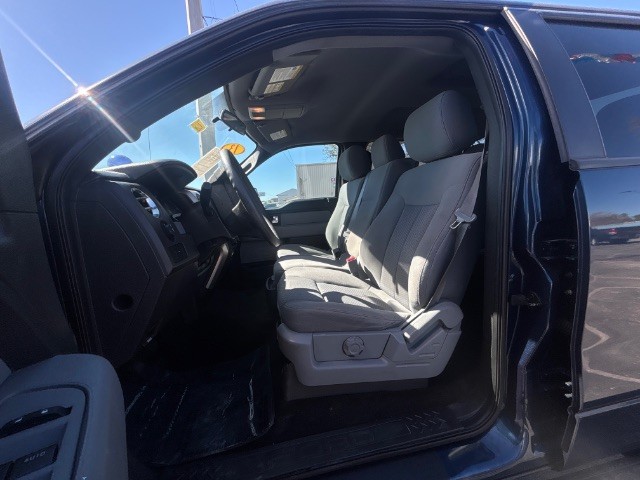 Ford F-150 Vehicle Full-screen Gallery Image 08