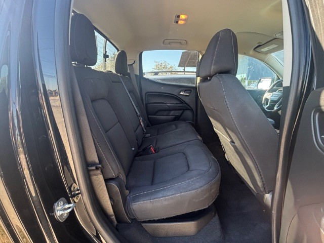 GMC Canyon Vehicle Full-screen Gallery Image 04