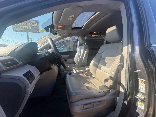 Honda Odyssey Vehicle Full-screen Gallery Image 02