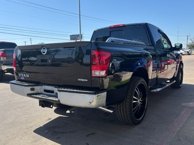 Nissan Titan Vehicle Full-screen Gallery Image 04