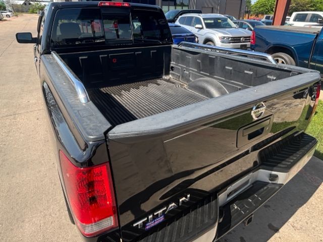 Nissan Titan Vehicle Full-screen Gallery Image 06