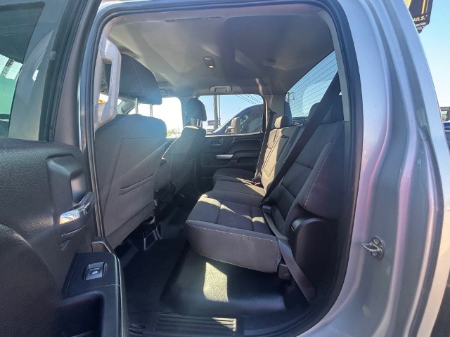 Chevrolet Silverado 1500 Vehicle Full-screen Gallery Image 03