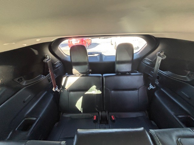 Mitsubishi Outlander Vehicle Full-screen Gallery Image 05