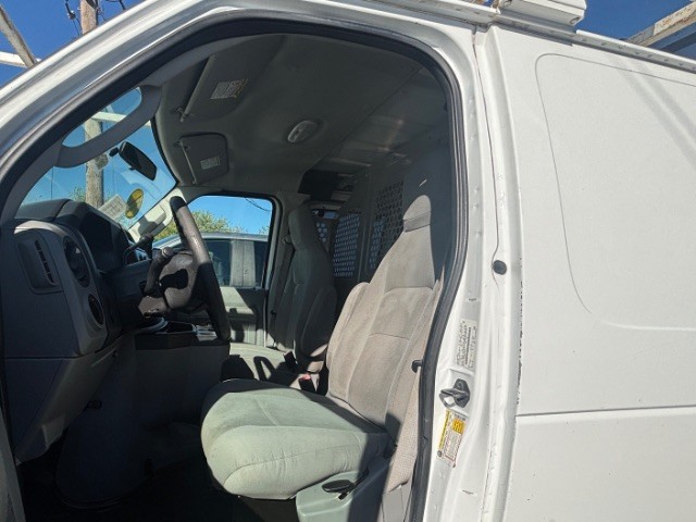 Ford Econoline Cargo Van Vehicle Full-screen Gallery Image 03