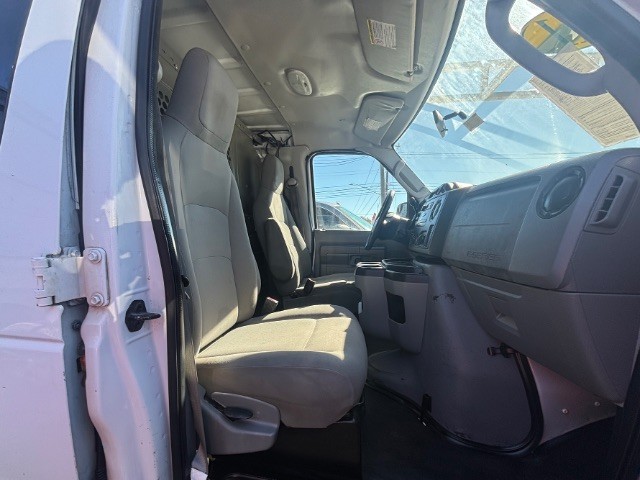 Ford Econoline Cargo Van Vehicle Full-screen Gallery Image 04