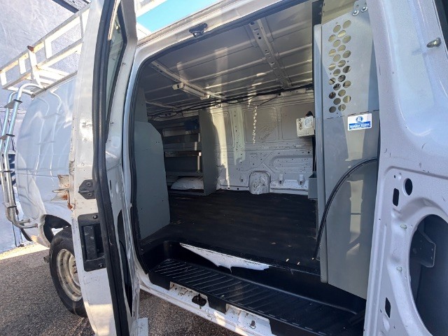 Ford Econoline Cargo Van Vehicle Full-screen Gallery Image 05