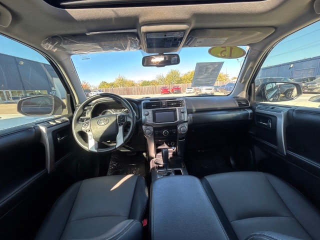 Toyota 4Runner Vehicle Full-screen Gallery Image 03