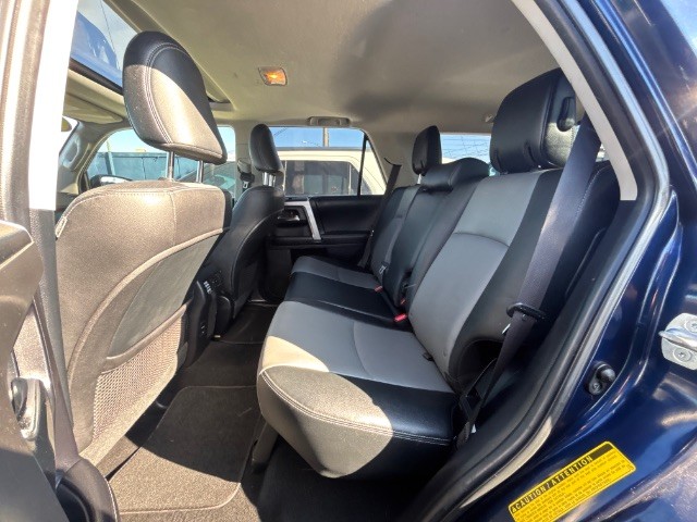 Toyota 4Runner Vehicle Full-screen Gallery Image 05