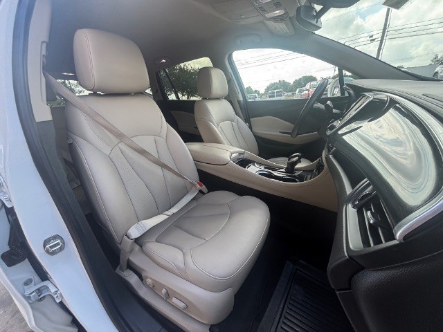 Buick Envision Vehicle Full-screen Gallery Image 08