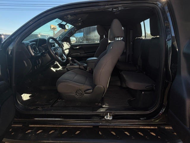 Toyota Tacoma Vehicle Full-screen Gallery Image 03