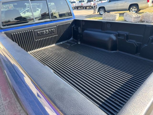 Nissan Frontier 2WD Vehicle Full-screen Gallery Image 06