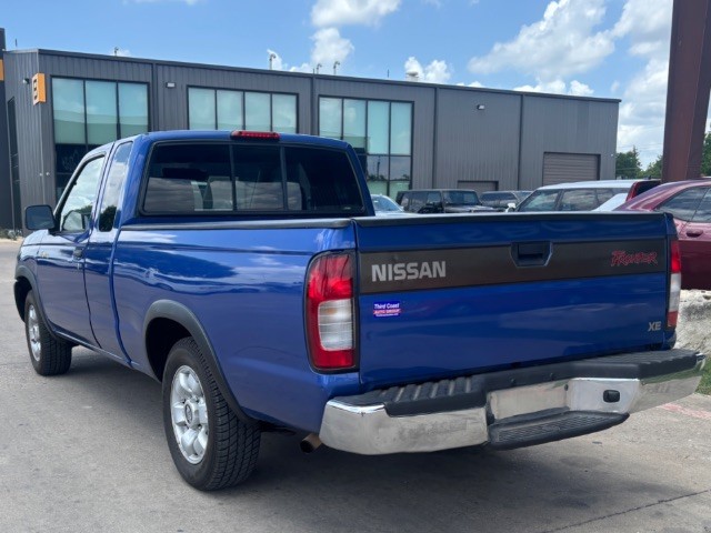 Nissan Frontier 2WD Vehicle Full-screen Gallery Image 15